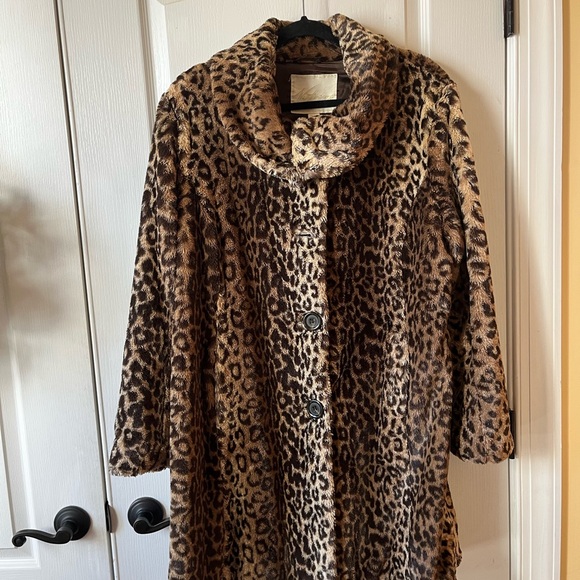 Chic Leopard Print Coat - Picture 2 of 6